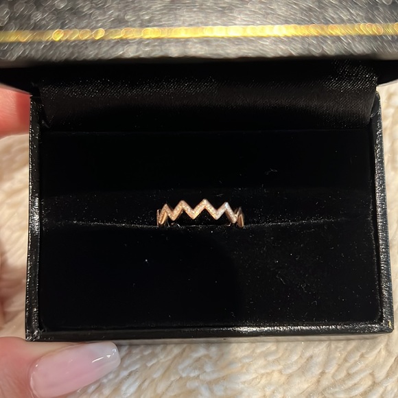 14 Karat Rose Gold Zig Zag Ring with 0.11 Carats - Picture 5 of 9